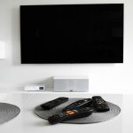 ściana z tv w salonie inspiracje